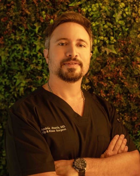 Dr. Andrés Anania, traumatólogo especialista en cirugía de cadera y rodilla