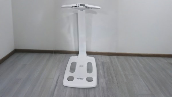 Analizador de composición corporal InBody de cuerpo completo en el consultorio