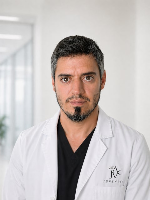Dr. Kevin Morvallevich, m&eacute;dico tric&oacute;logo y cirujano capilar