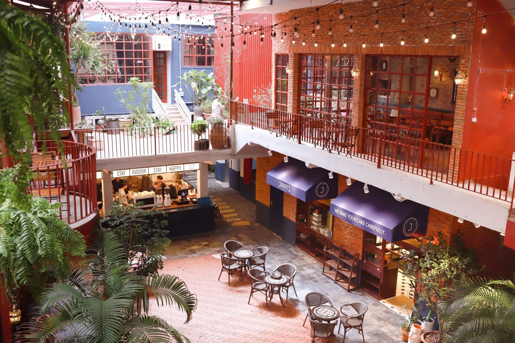 Indoor Cafe & Bistro