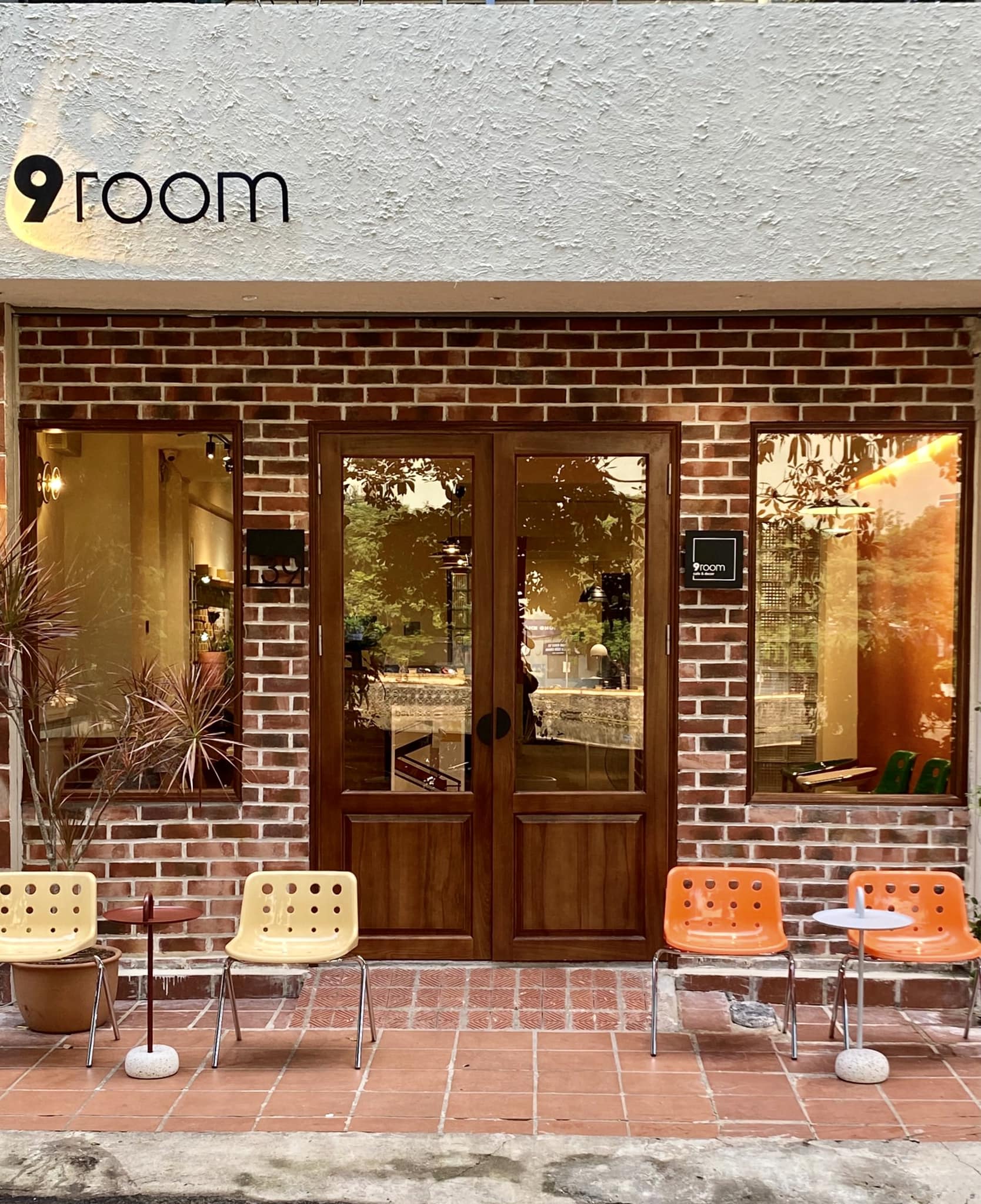 9room Cafe & Decor
