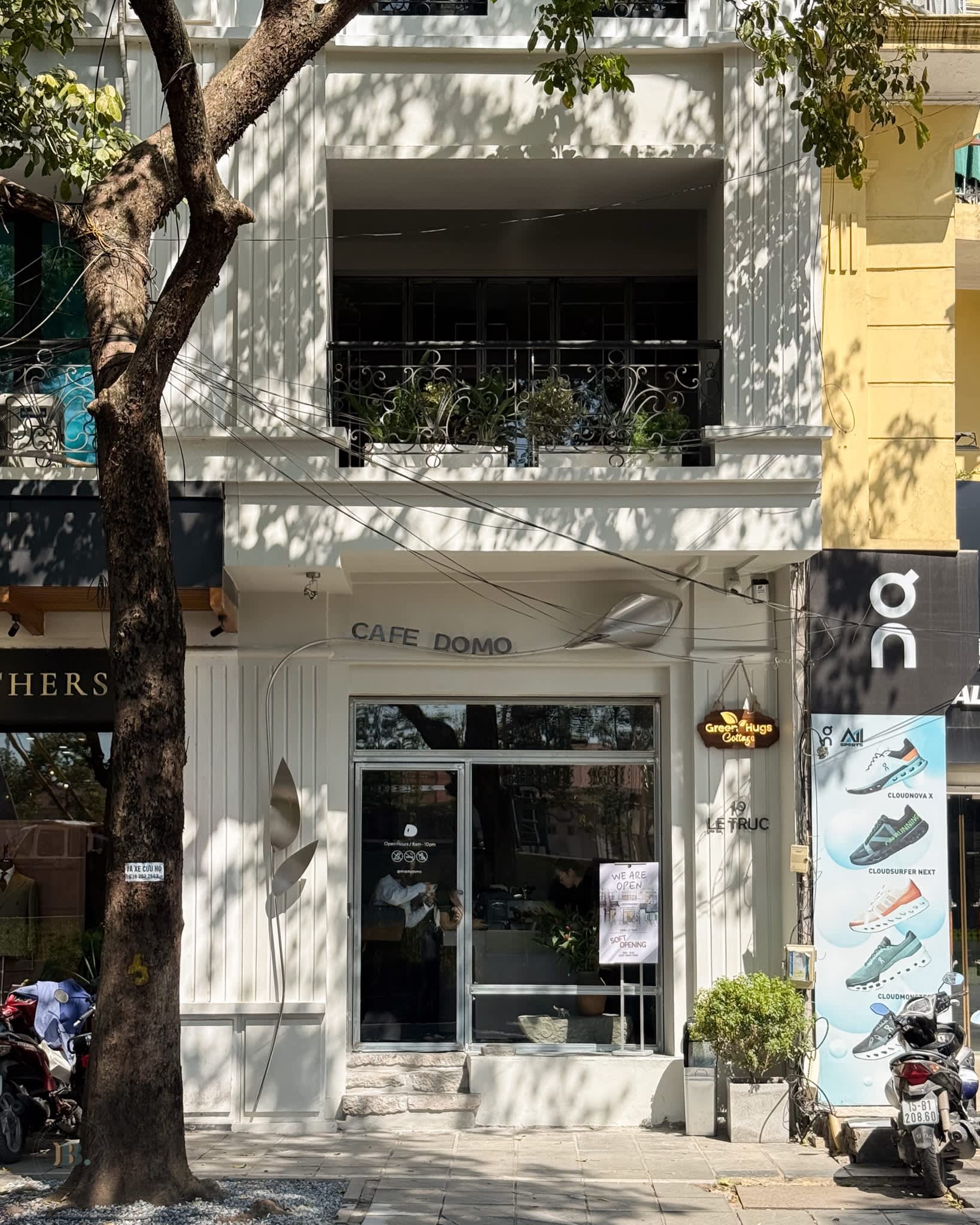 Cafe Domo • Lê Trực