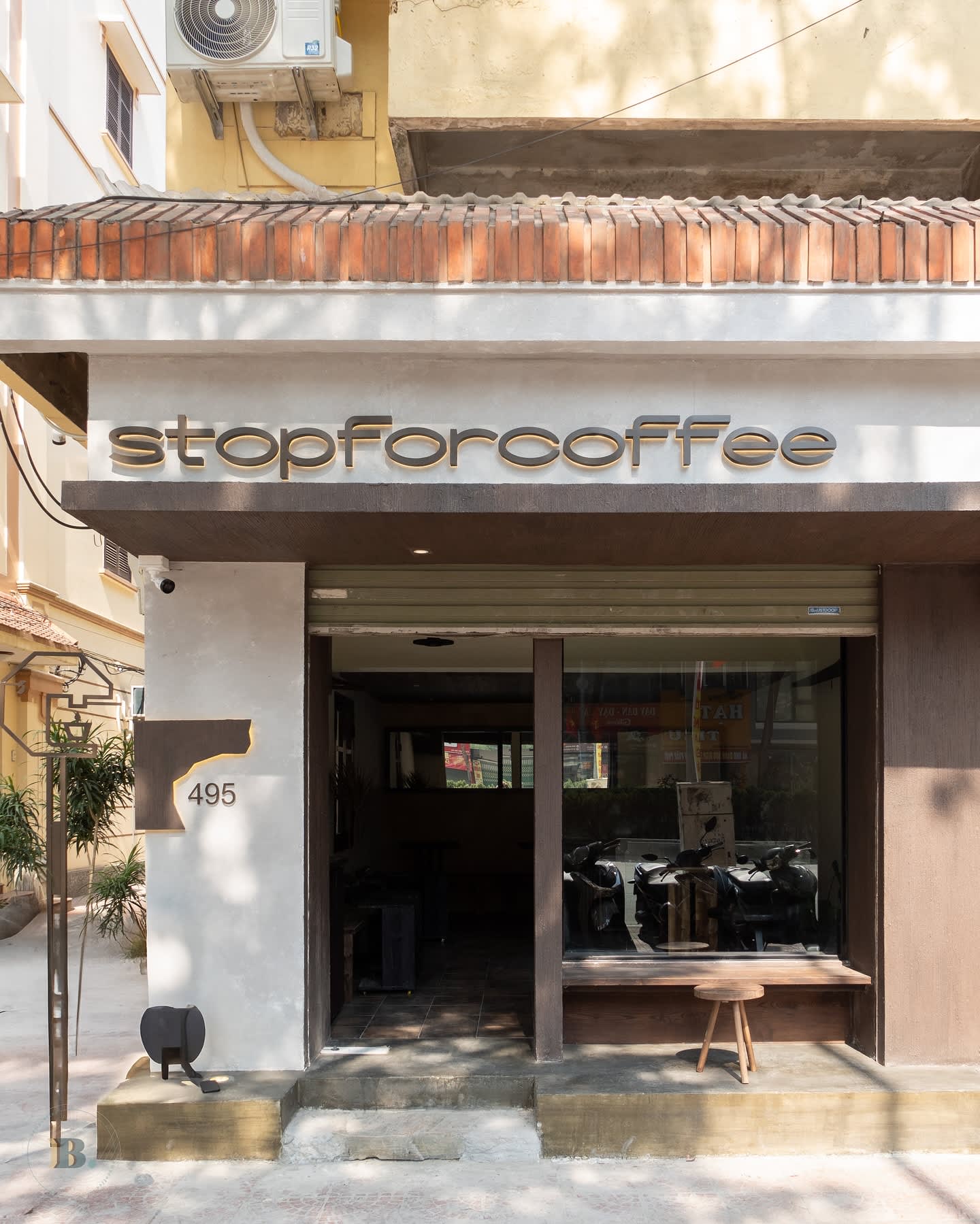 Stop For Coffee • Ga Long Biên