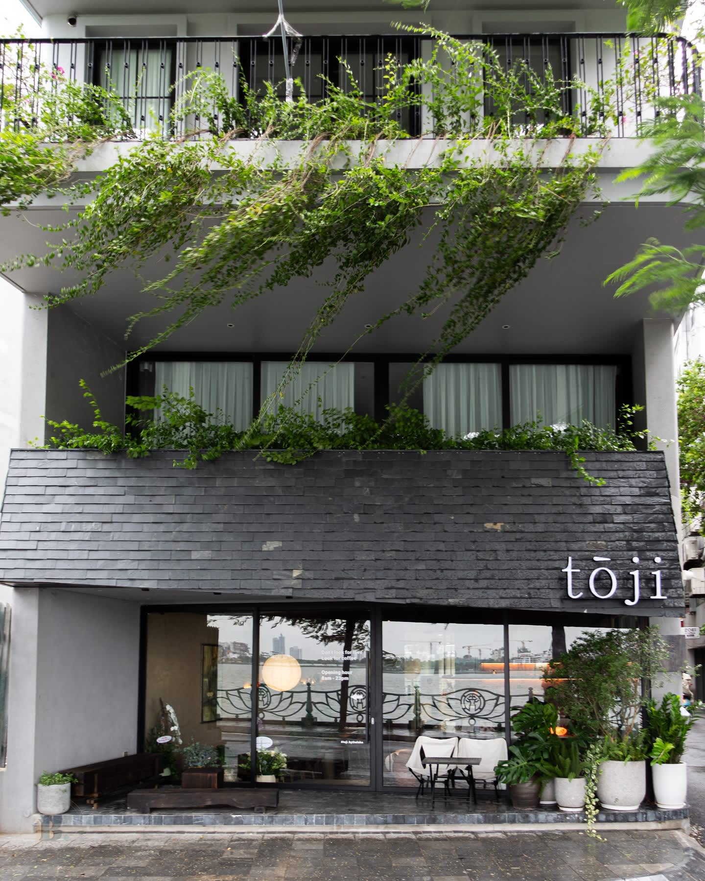 Toji by the Lake