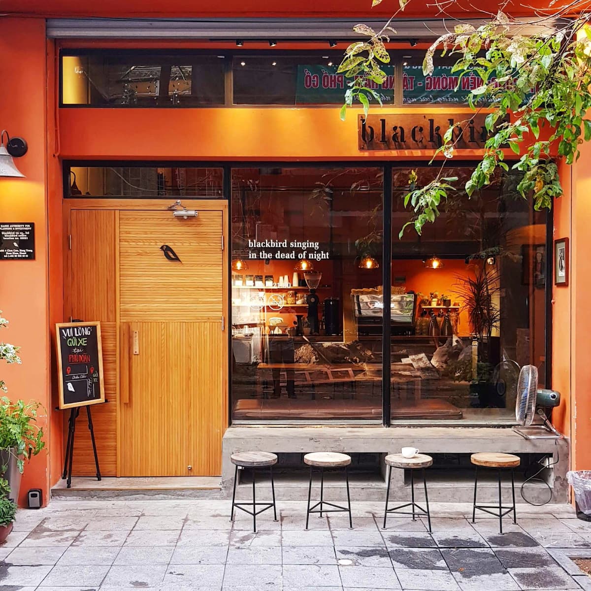 Blackbird Coffee • Chân Cầm