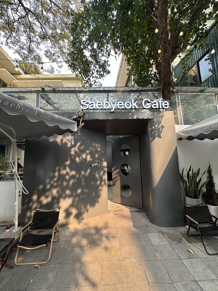 Saebyeok Cafe