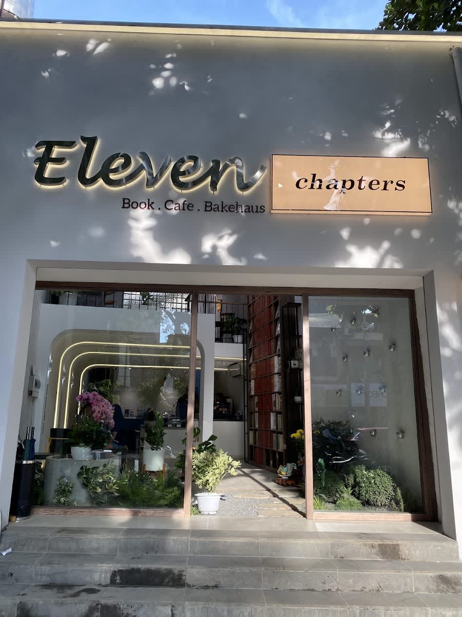 11 Chapters Coffee & Books