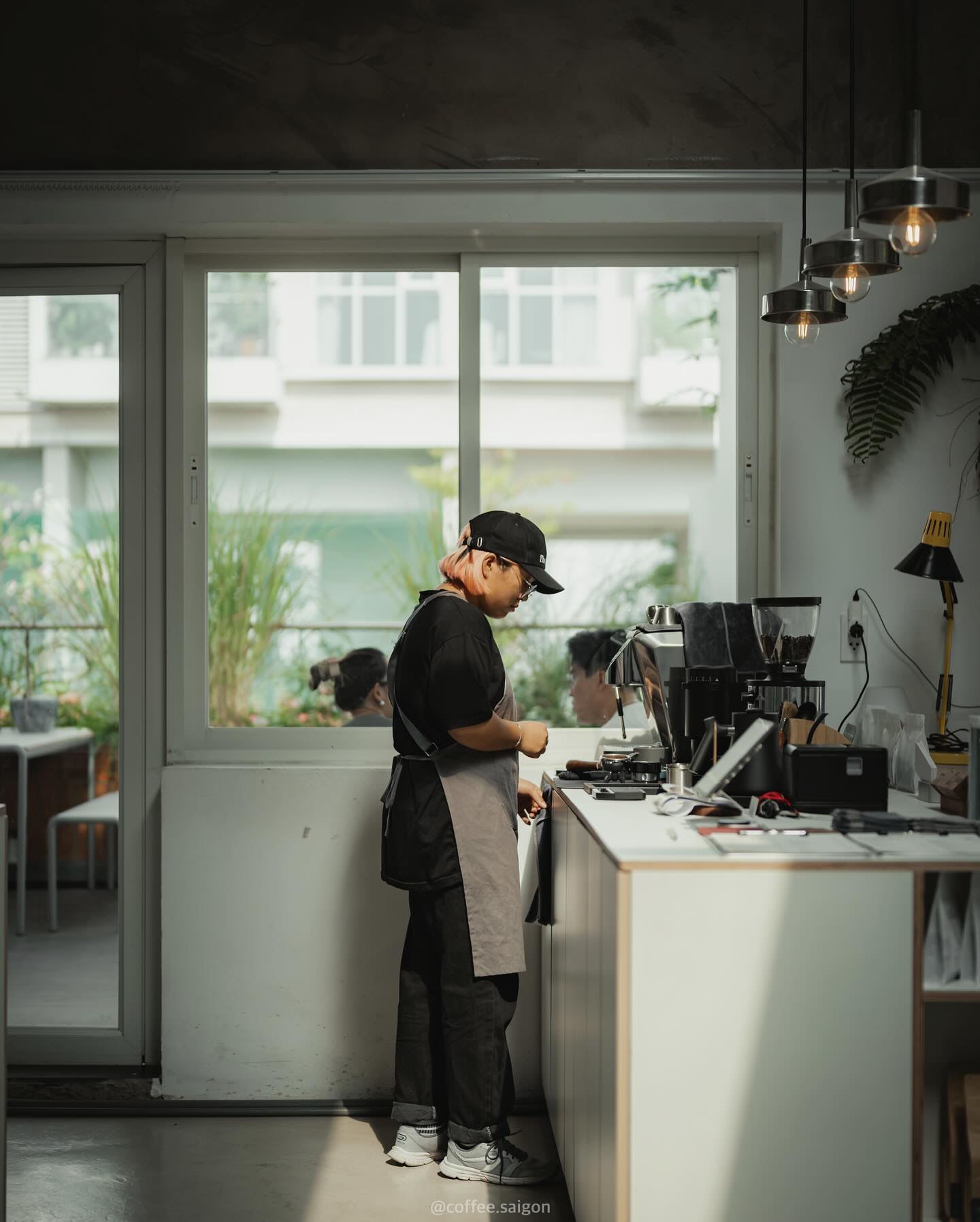Kéo Ghế Ra Ngồi