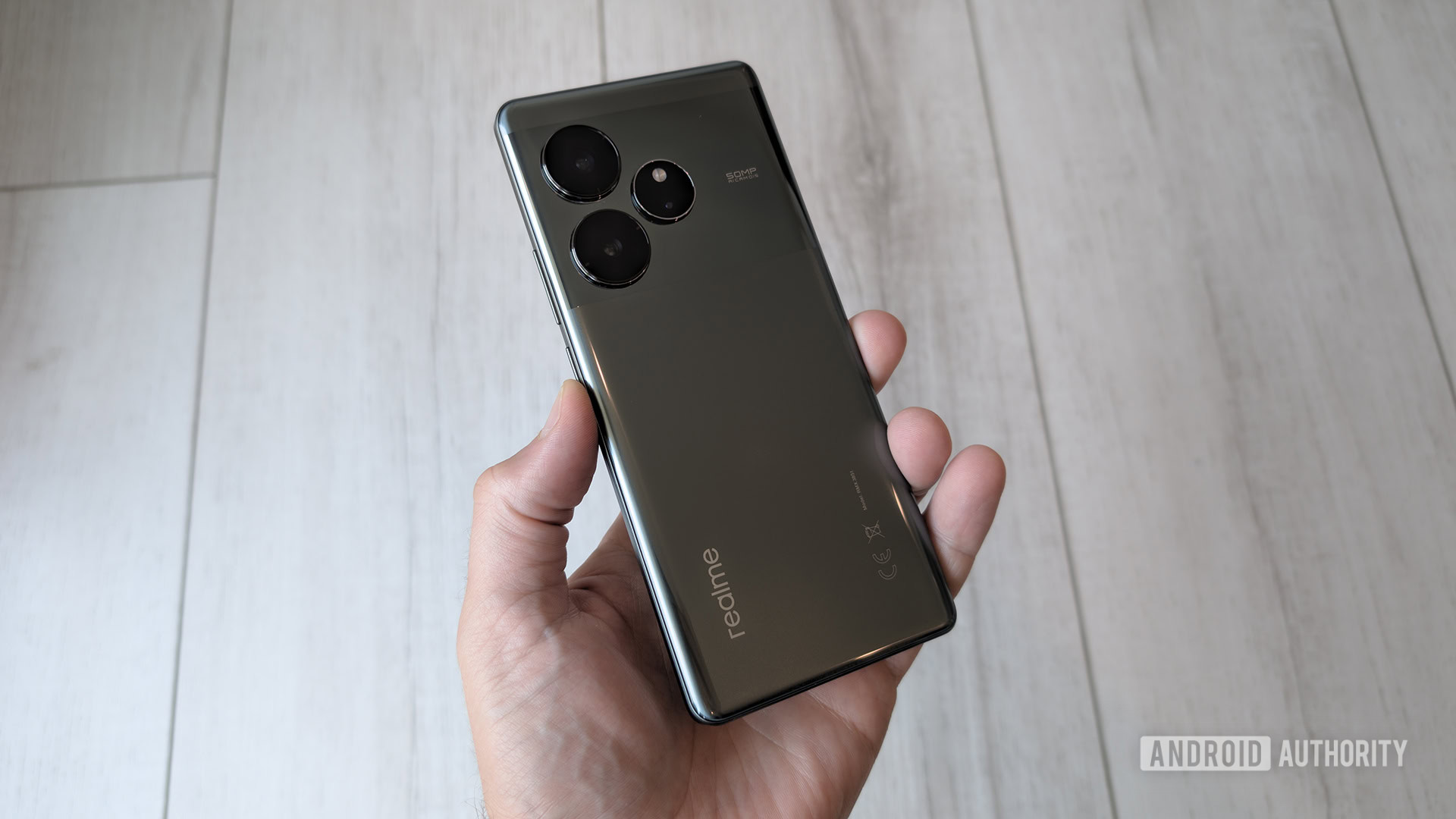 Probando el realme GT 6: Un teléfono atractivo que toma las decisiones correctas