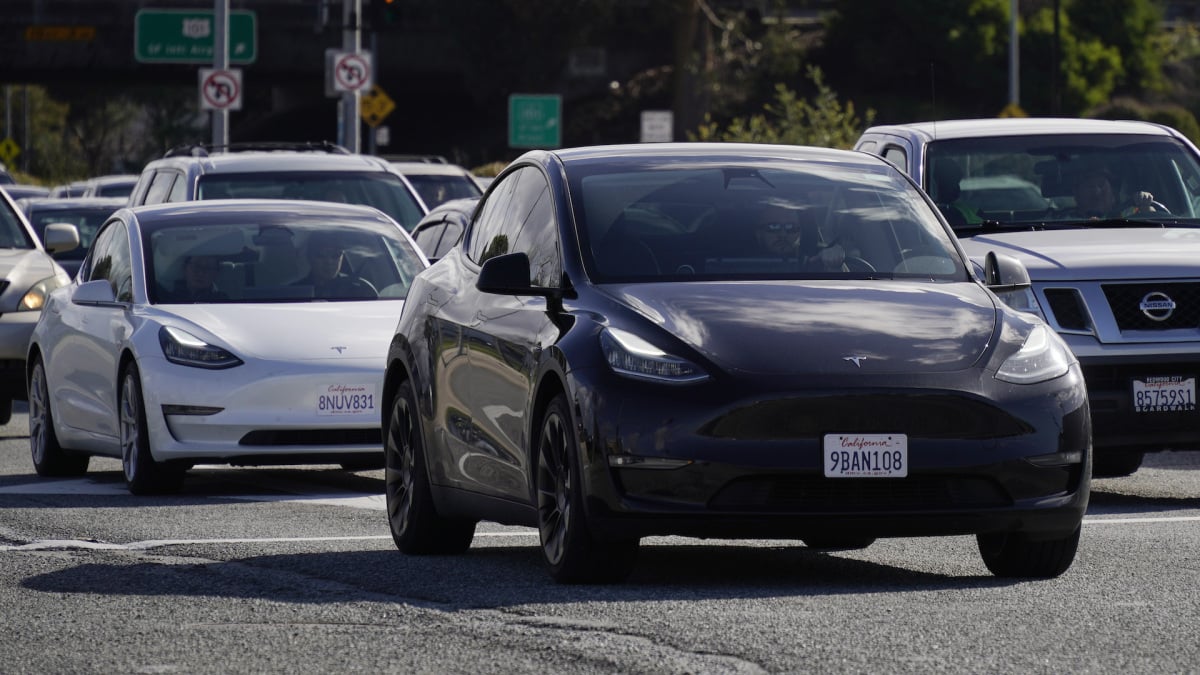 Cover Image for Nuevo software de Tesla incluye función de 'Toque de queda nocturno'