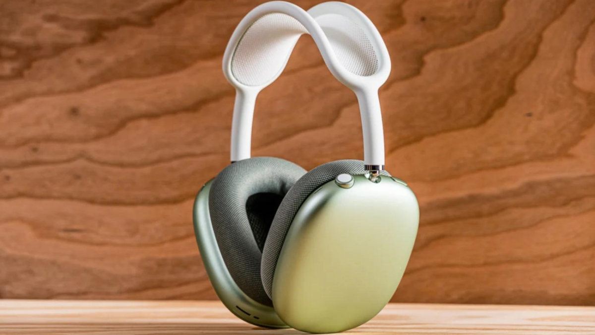 Cover Image for Los AirPods Max tienen un precio de $399.99, justo a tiempo para el regreso a clases.