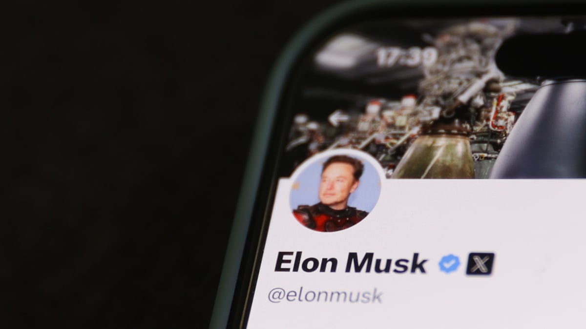 Cover Image for Elon Musk compartió y luego eliminó un tuit con información falsa de extrema derecha en X.