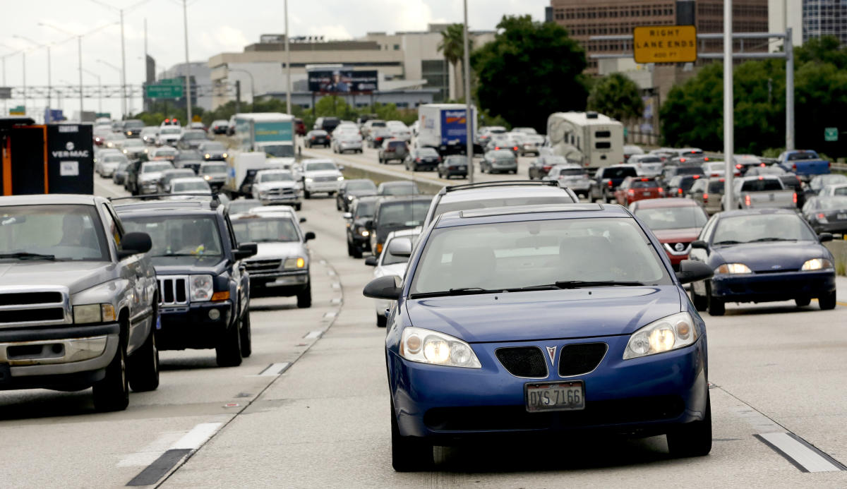 Cover Image for Estados Unidos presenta un plan de seguridad vial que permitirá la comunicación entre vehículos.