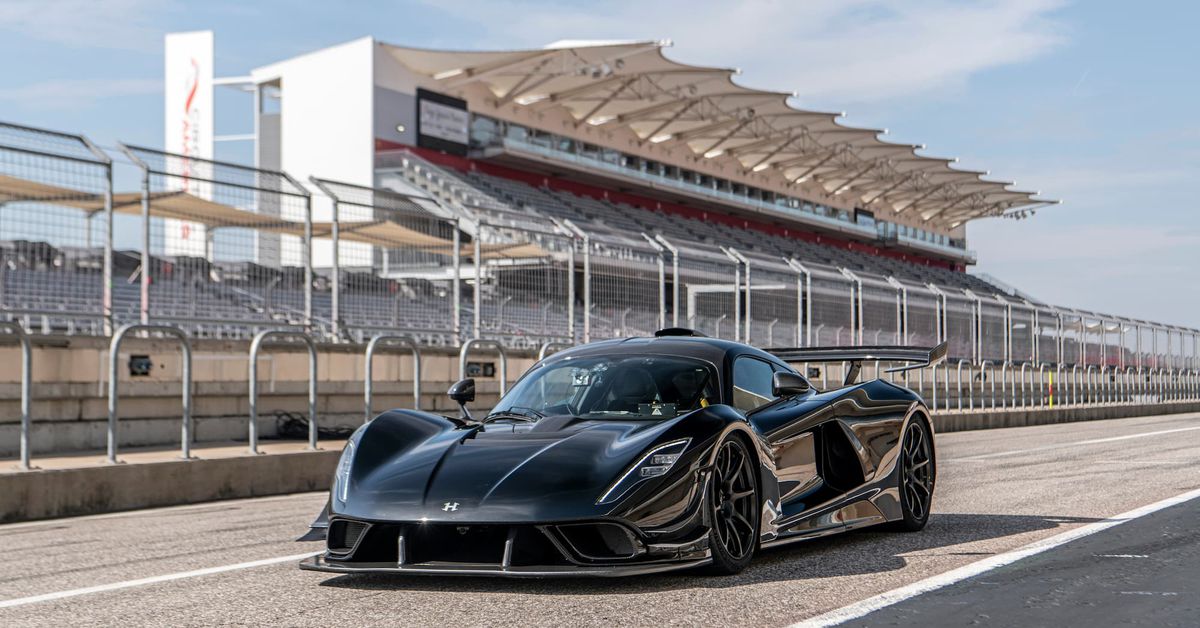 Cover Image for ¿Cuál es el costo de estrellar un hypercar de 3 millones de dólares en una pista de aterrizaje de la NASA?