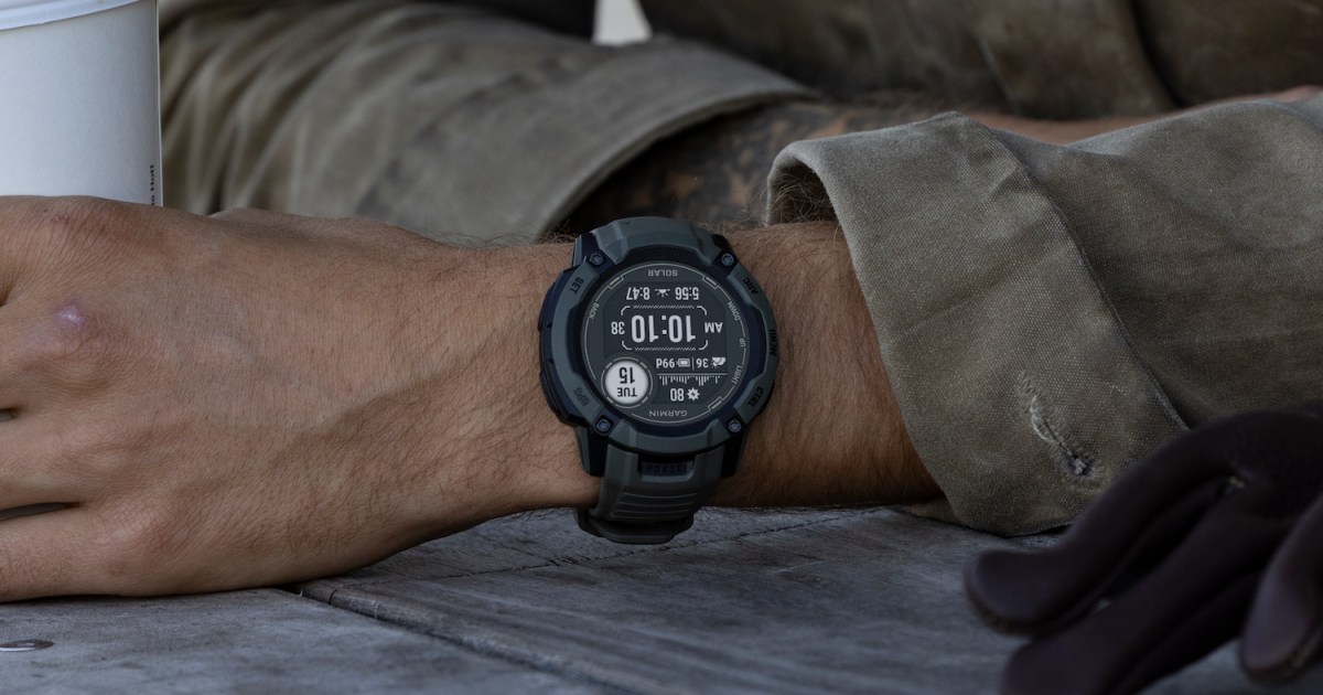 Cover Image for Reloj inteligente de Garmin con carga solar tiene un descuento de $100 hoy.