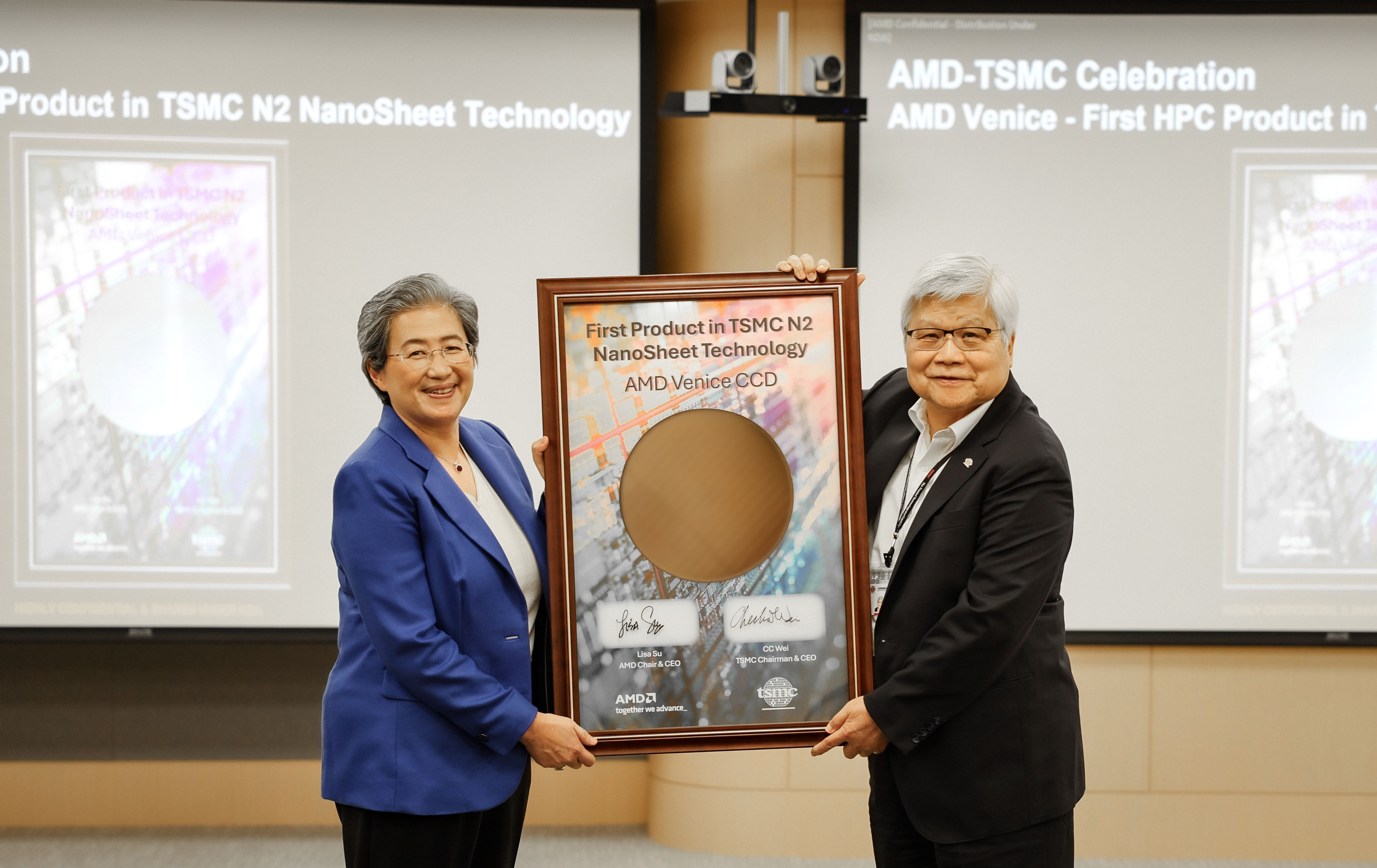 Cover Image for AMD officially presents its new "EPYC" series processor.