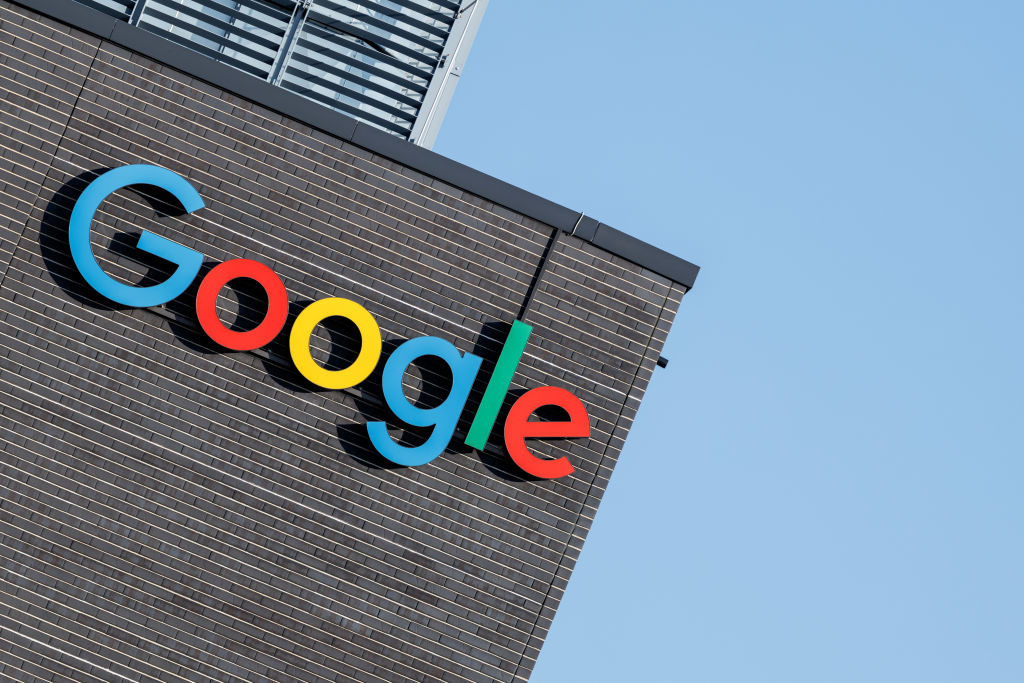 Cover Image for Google presenta herramientas de inteligencia artificial para aprender idiomas con lecciones personalizadas.