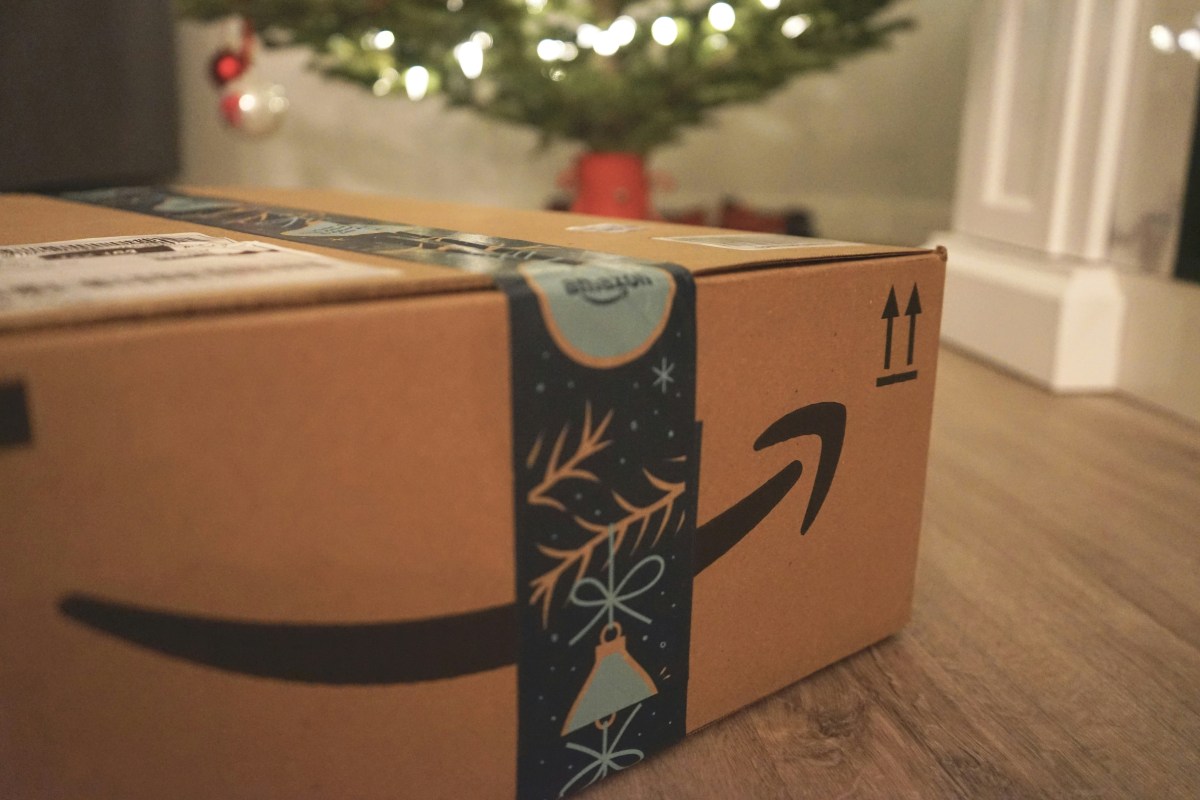 Cover Image for Amazon unveils a new artificial intelligence tool to enhance product descriptions.