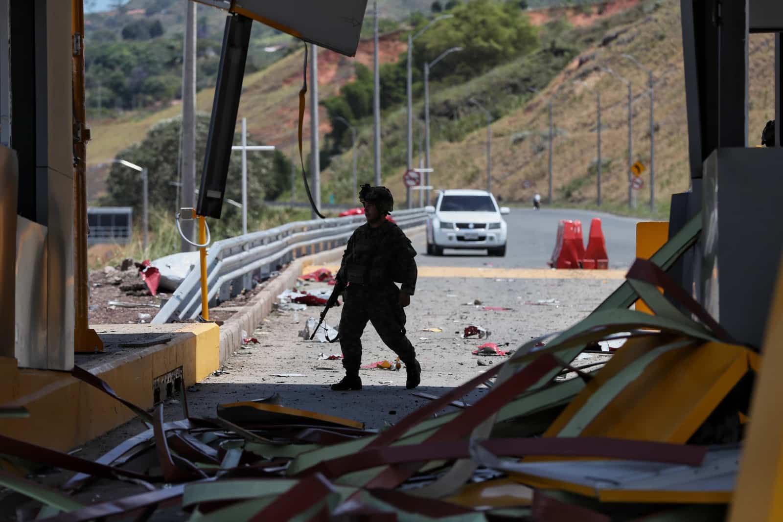 Car Bomb Attack Hits Colombia After New President Takes Office