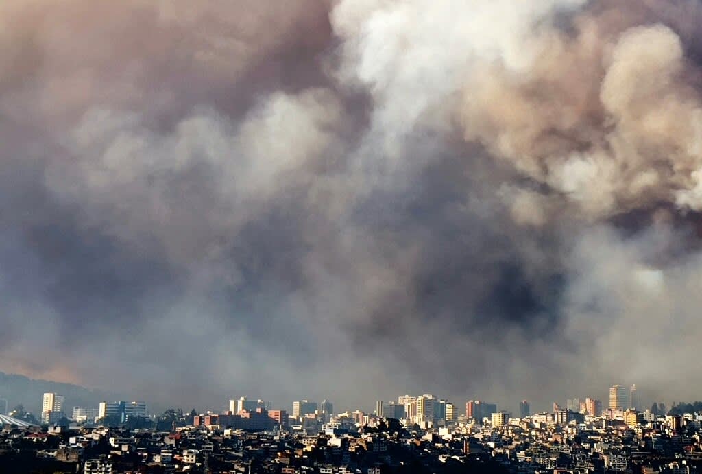Wildfires Encircle Quito as Drought Conditions Force Evacuations and Red Alert in Ecuador