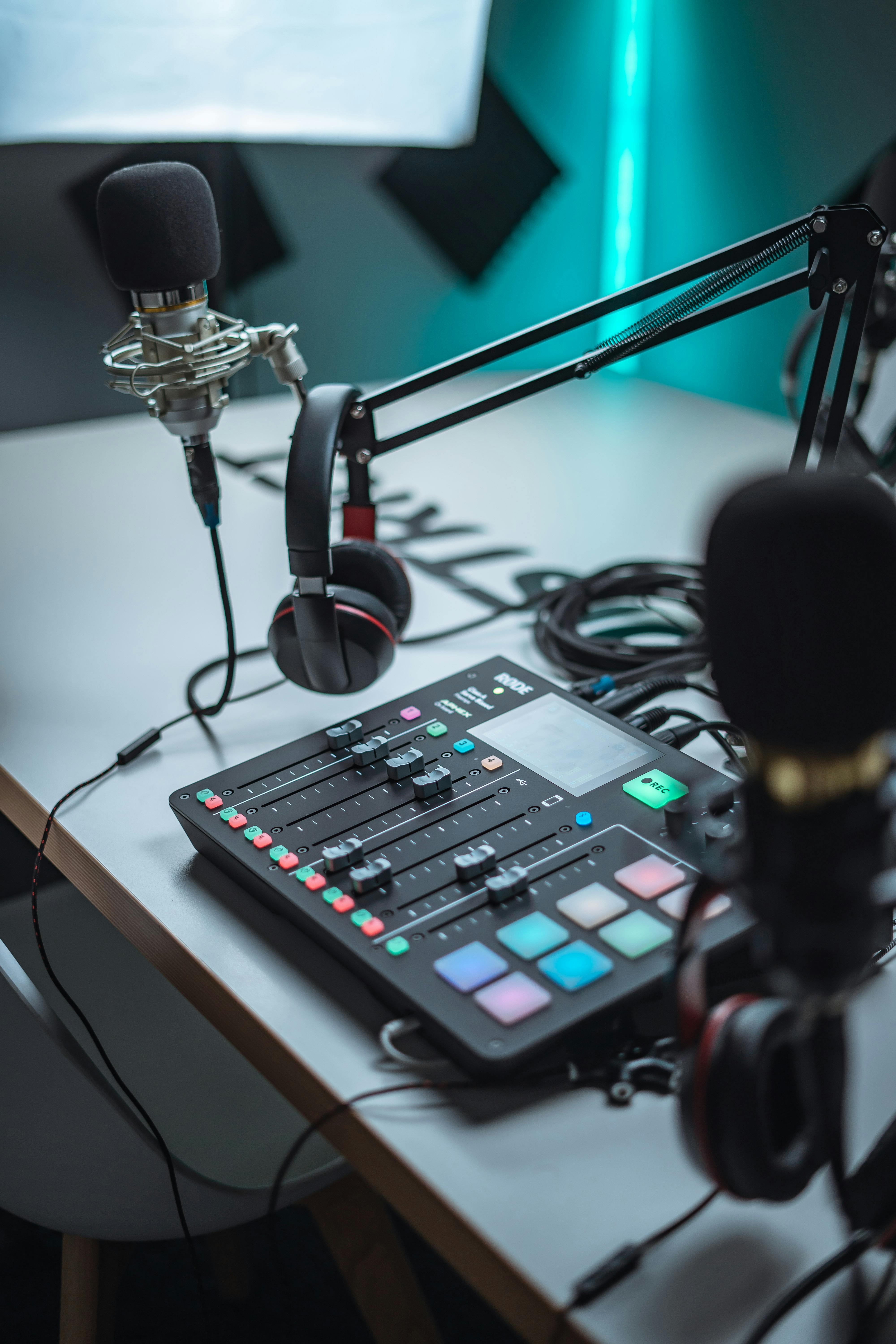 Production audiovisuelle — shot Studio, media 100% digital qui aide les entrepreneurs à produire des contenus attractifs, des vidéos marketing entre autres.