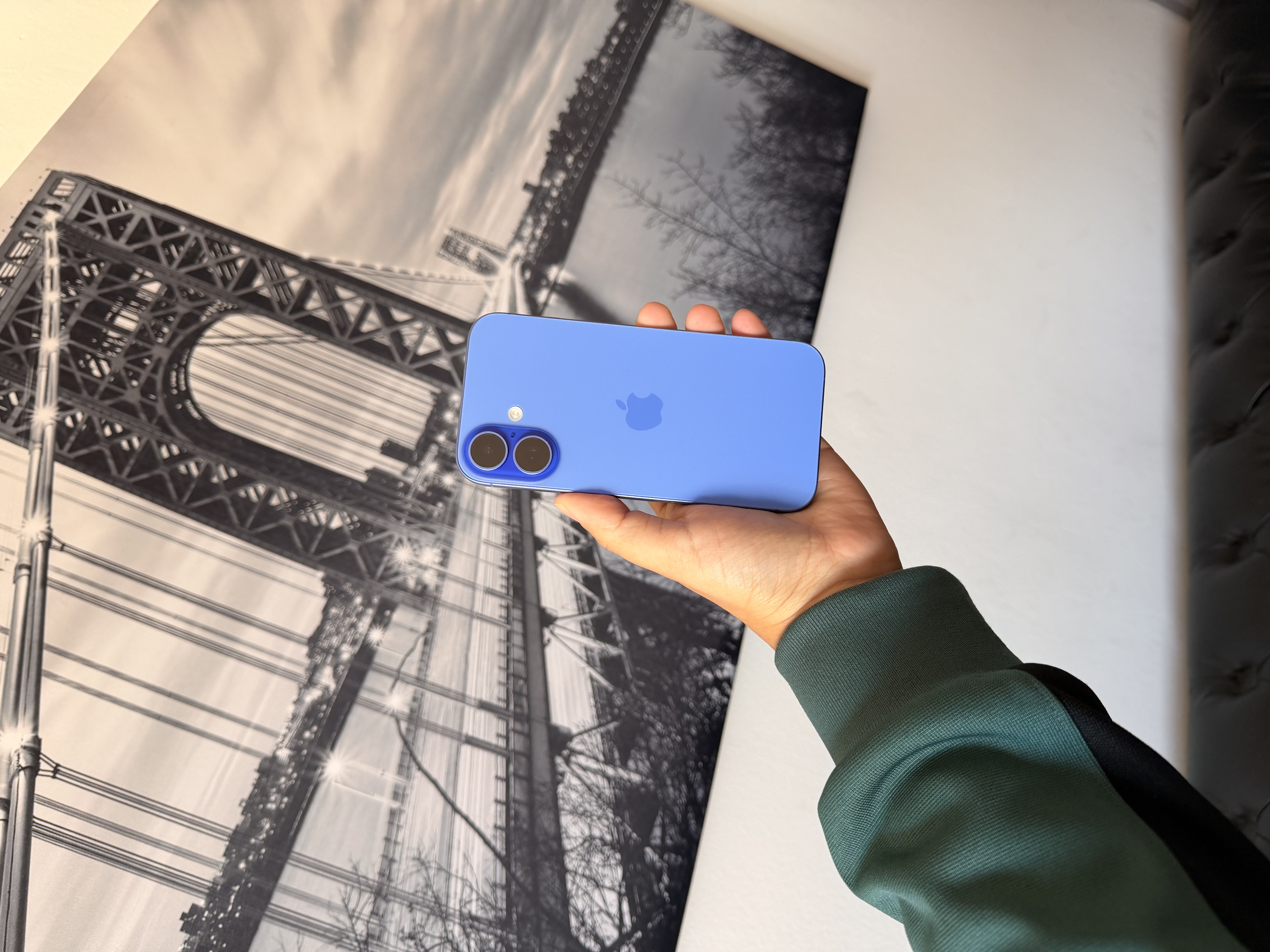 iPhone 16