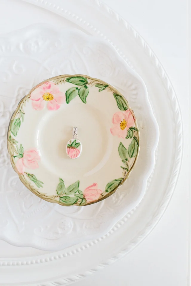 Desert Rose plate with pendant