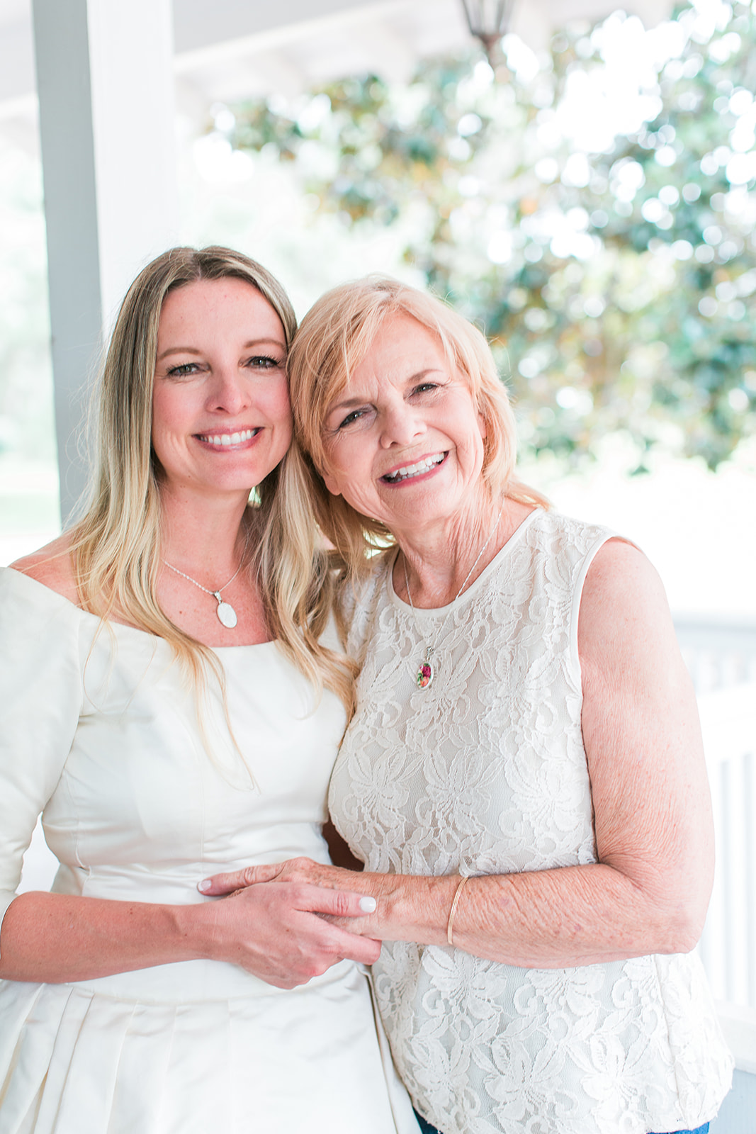 Bridesmaids wearing china pendant necklaces