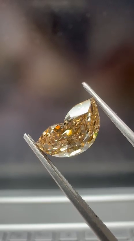 The Golden Dew Pear Diamond