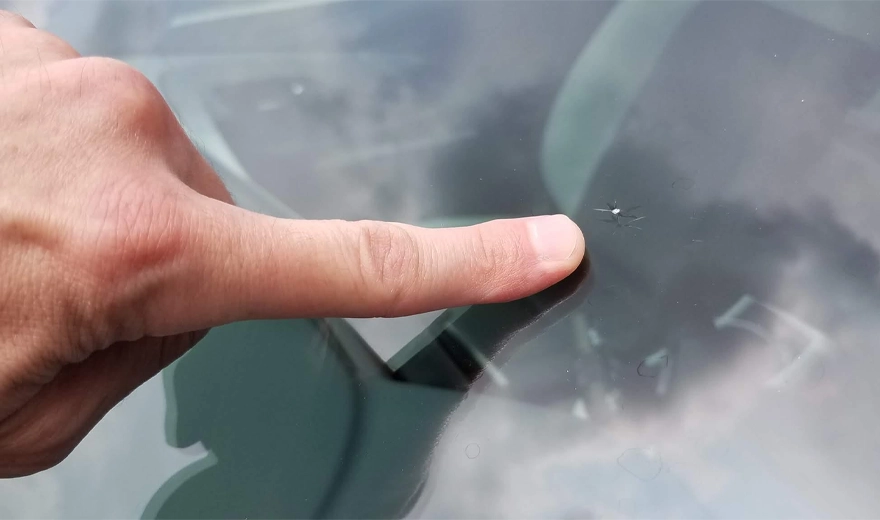 cracked windshield repair in fenton, auburn hils, sterling heights michigan