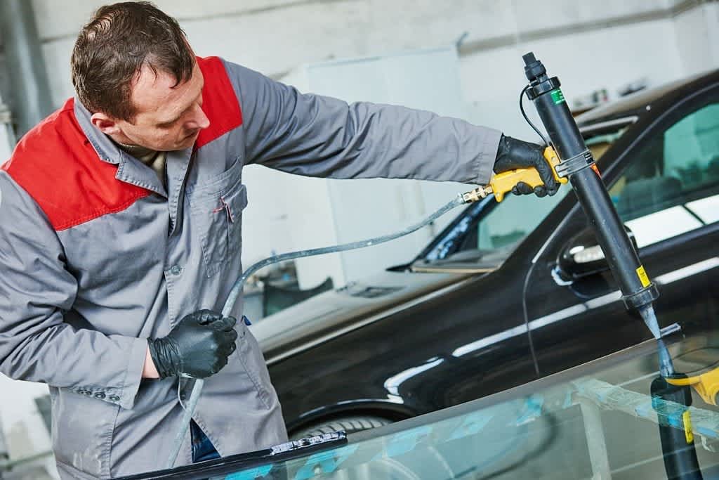 Car windshield or windscreen replacement
