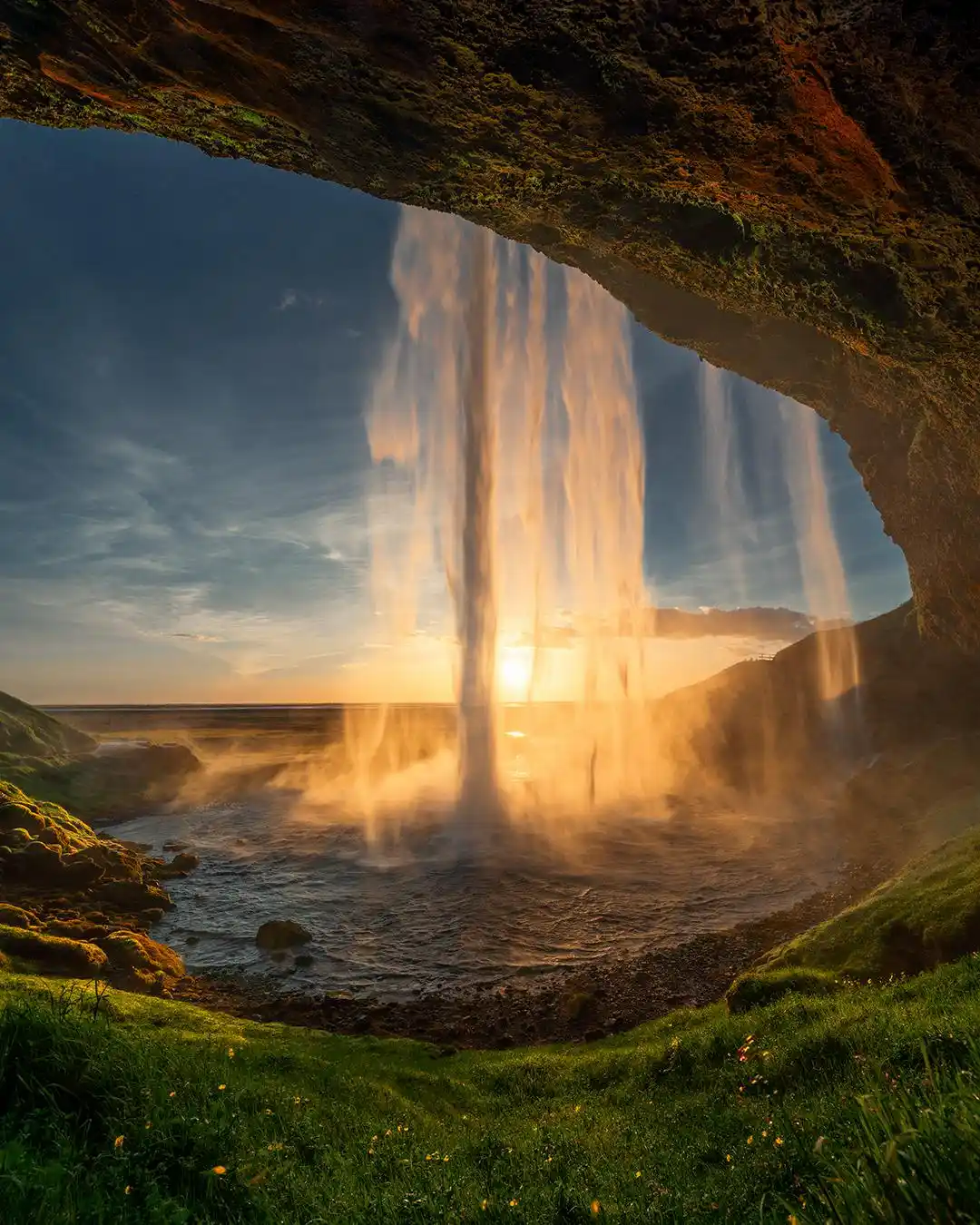 Seljalandsfoss waterfall - yes its a real picture without any filter!