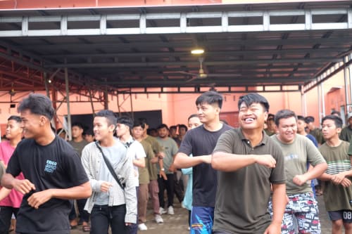 Senam pagi peserta putra