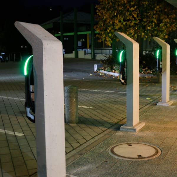 Betonelement für Ladestation einfach grau bewehrt L 34 cm B 34 cm H 166 cm-thumbnail