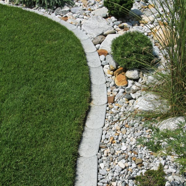 Rasenkantenstein light grau glatt L 25 cm B 12.5 cm H 4.5 cm -thumbnail