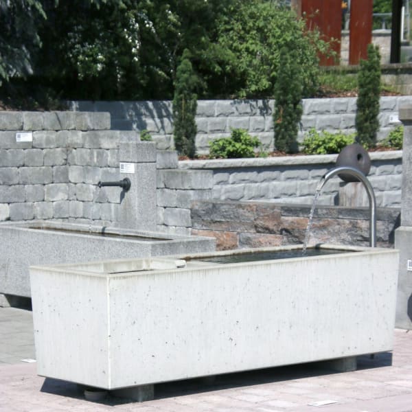 Betonsockel zu BAUERNHOF Brunnentrog L 50 cm B 50 cm H 15 cm-thumbnail