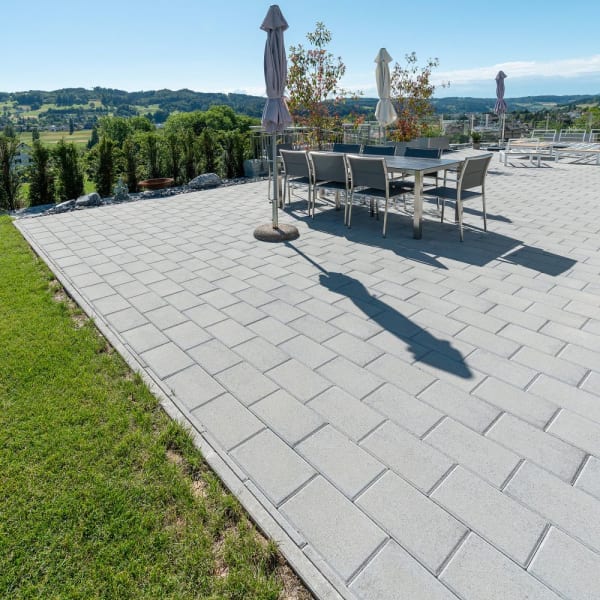 CLASSIC Pflasterstein mit Nocken schwarz glatt gefast L 20 cm B 10 cm H 6 cm -thumbnail