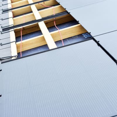 Photovoltaik-Indachlösung von Sunskin Roof Lap - Module während Installation