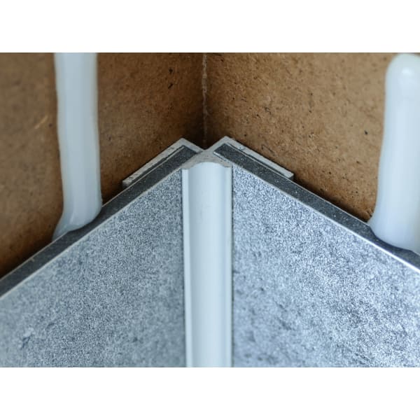 Alu Inneneckprofil zu Neocom-Design+ 90° silber eloxiert 3 mm Länge 3.0 m-thumbnail