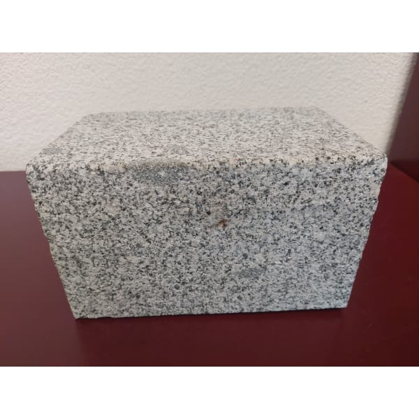 Granitbinder Typ 10 x 10 x 20 gestrahlt in Kisten (T)-thumbnail