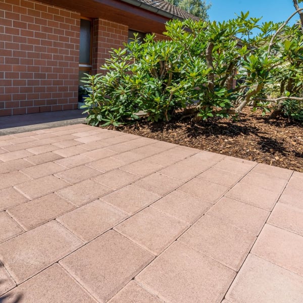 CLASSIC Pflasterstein erdbraun glatt gefast L 10 cm B 10 cm H 8 cm-thumbnail