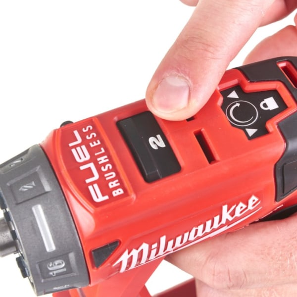Milwaukee M12 FUEL™ Akku-Kompakt-Bohrschrauber M12FDDXKIT-202X-thumbnail