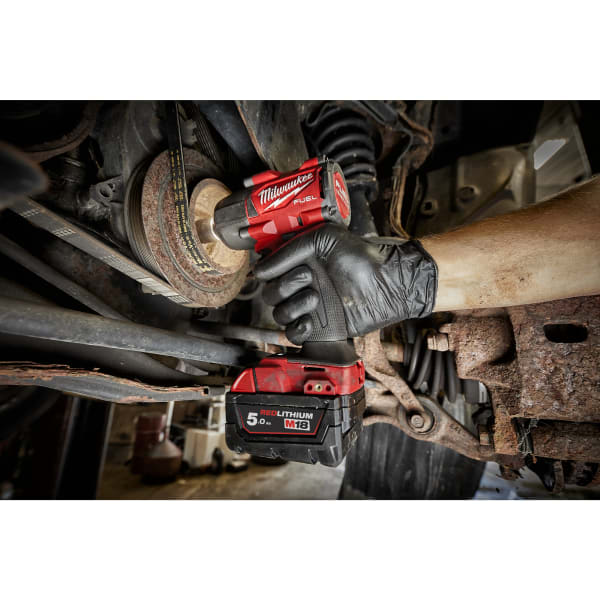 Milwaukee M18 FUEL™ Akku-Schlagschrauber 1/2" Vierkant Sprengring M18FMTIW2F12-0-thumbnail