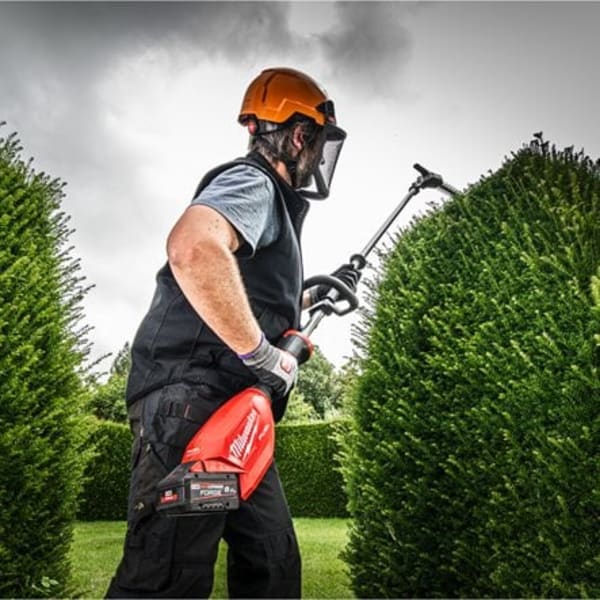 Milwaukee M18 FUEL™ Akku-Stabheckenschere 216 cm M18FHETE22-802-thumbnail