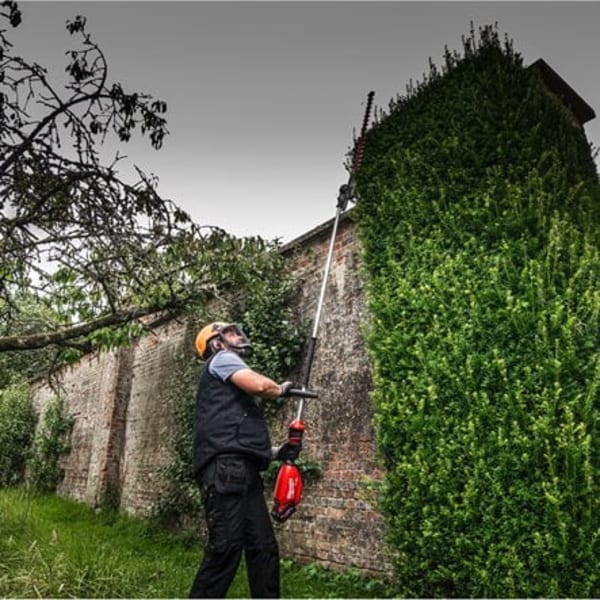 Milwaukee M18 FUEL™ Akku-Stabheckenschere 267 cm M18FHETE27-802-thumbnail