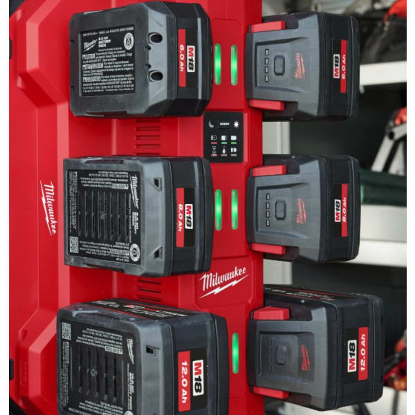 Milwaukee M18 PACKOUT™ 6-fach Schnellladegerät M18MPC6-thumbnail
