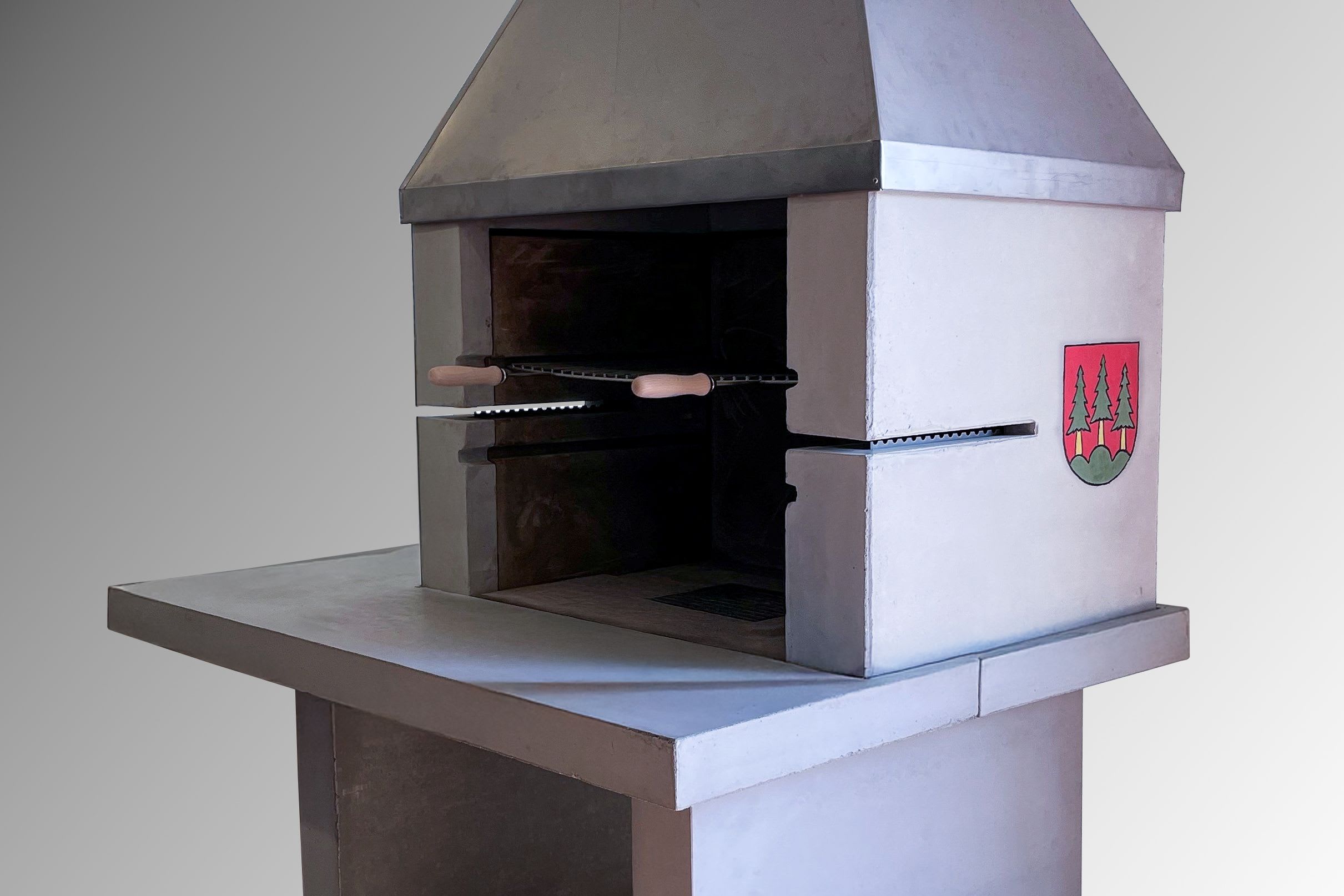 Garten-Cheminée in Sonderausführung mit aufgemaltem Wappen