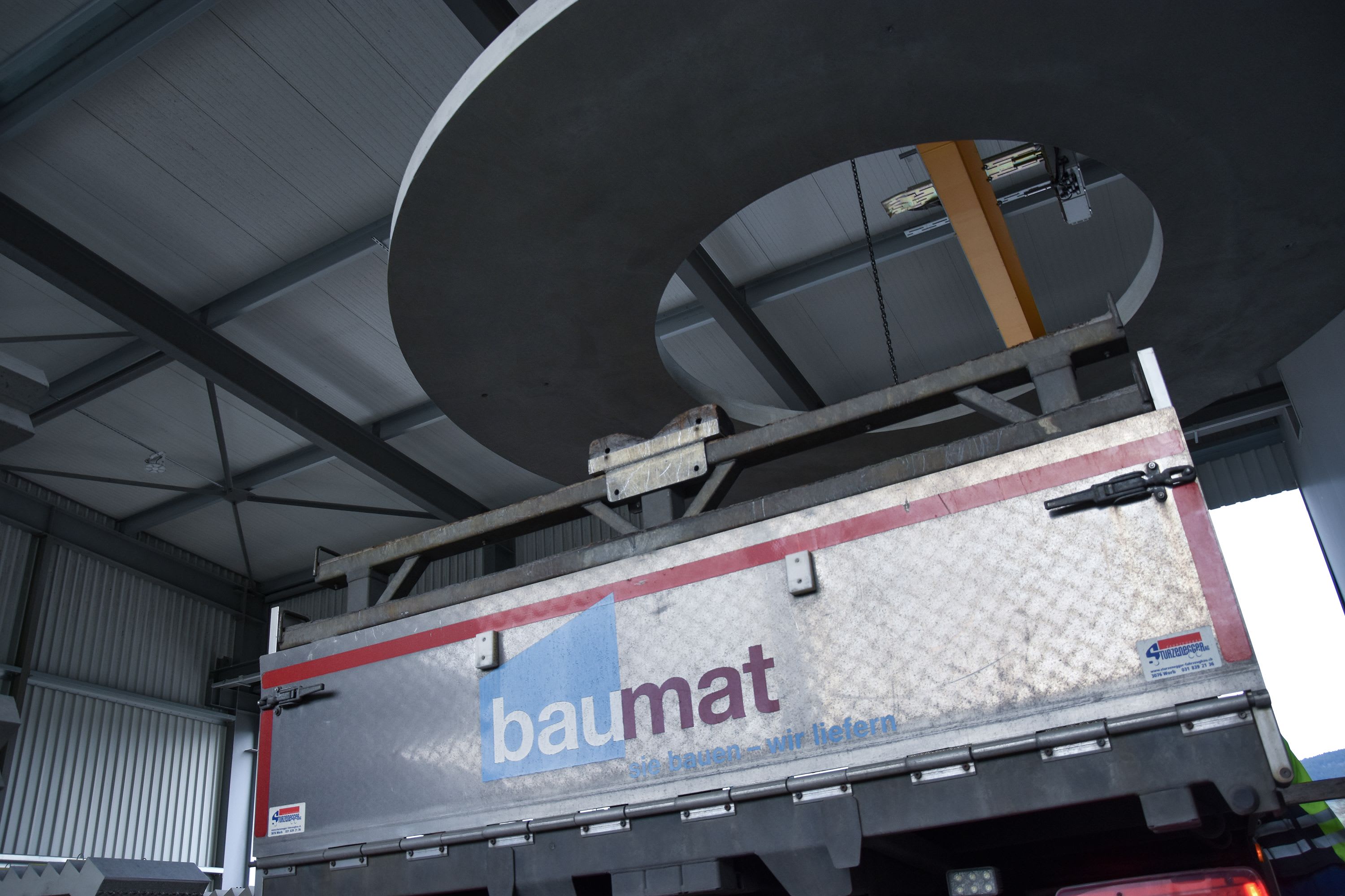 Gestaltungselement / 4 Meter Durchmesser - Mit Sonderbewilligung (Überbreite) transportiert.