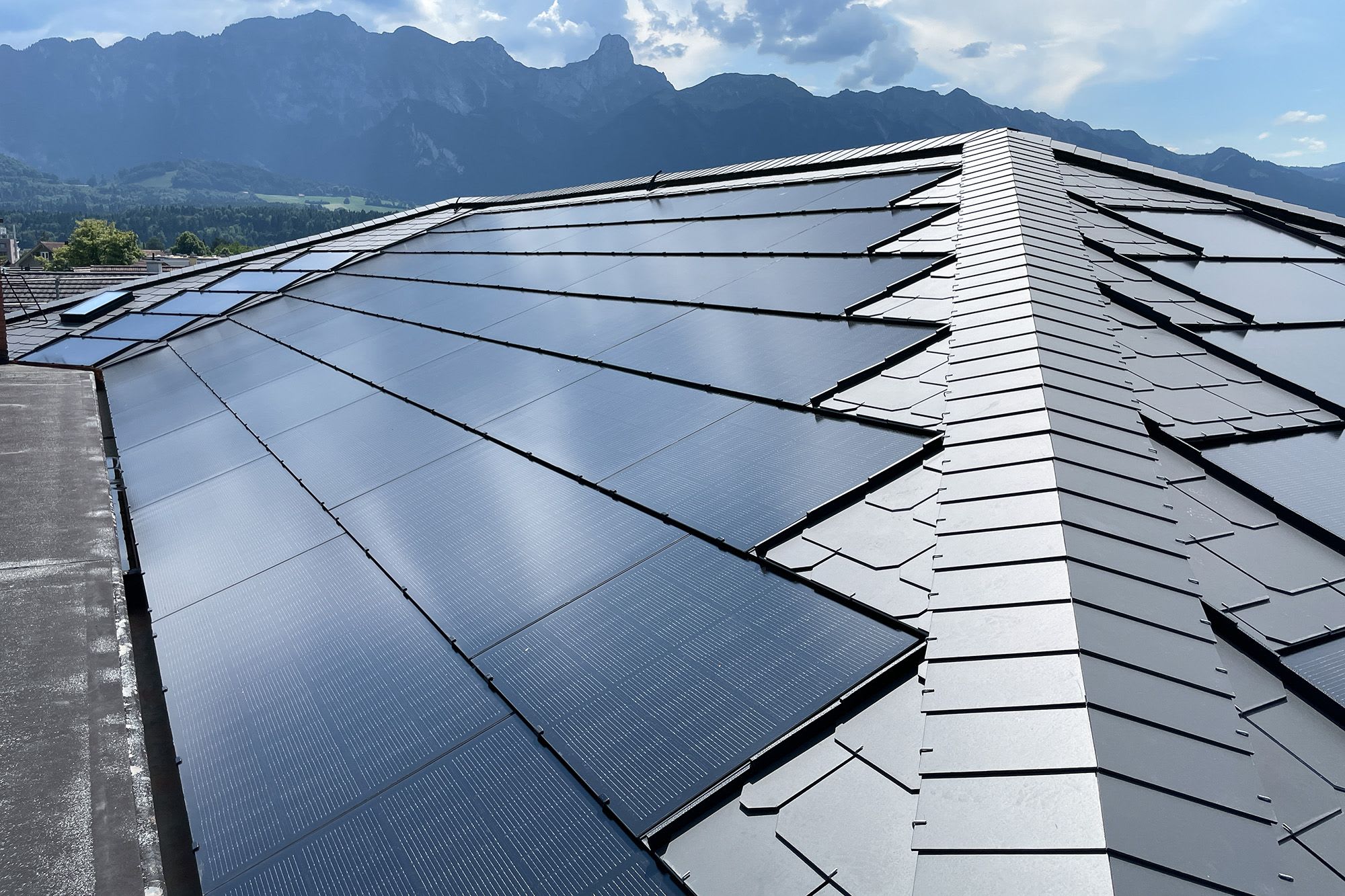 Sunskin Roof Lap - Photovoltaik-Indachlösung Swisspearl