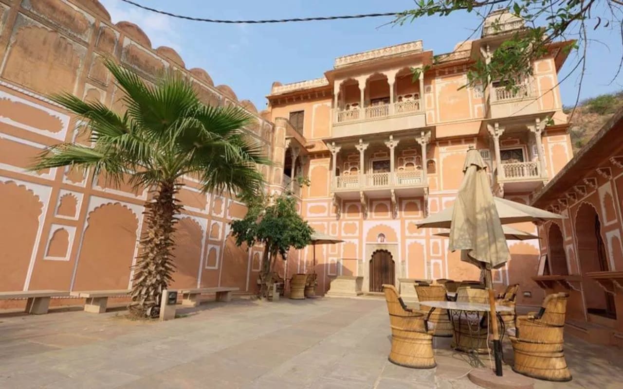 Royal Jaipur Tour – Palaces, Handicrafts & Folk Performances